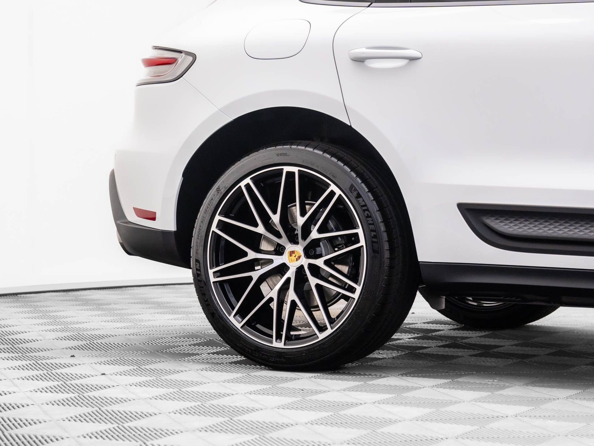 Certified 2026 Porsche Macan image 38