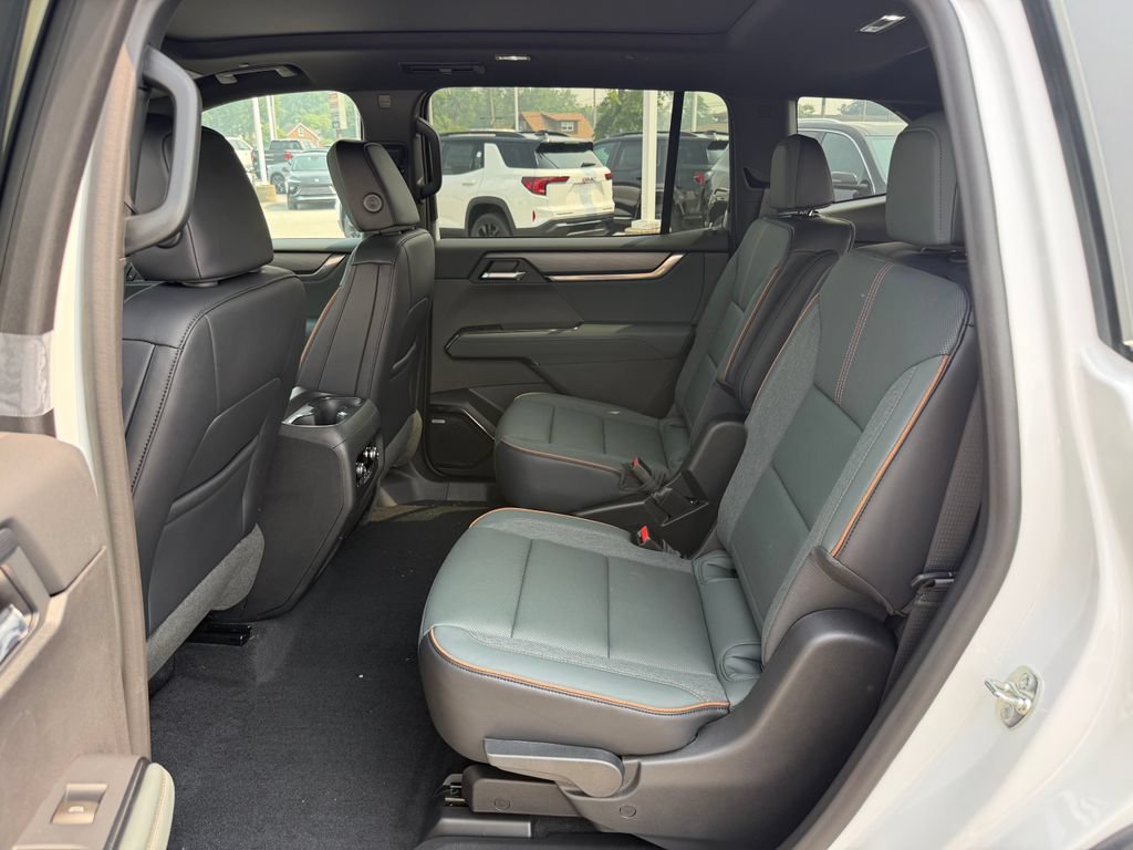 New 2026 GMC Acadia AT4 w/ Luxury Package AWD/4WD image 17