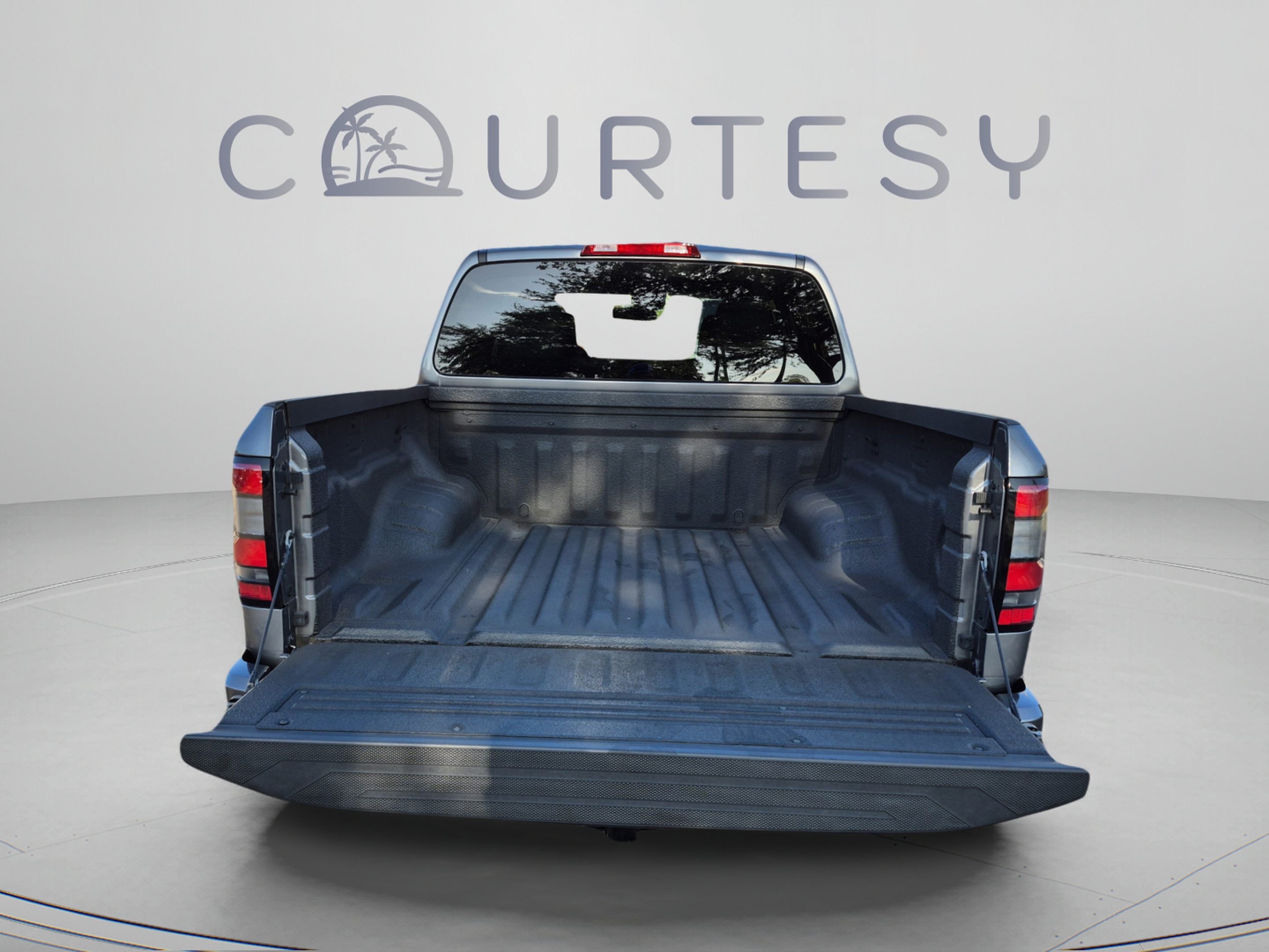 Used 2023 Nissan Frontier SV w/ Midnight Edition Package RWD image 11