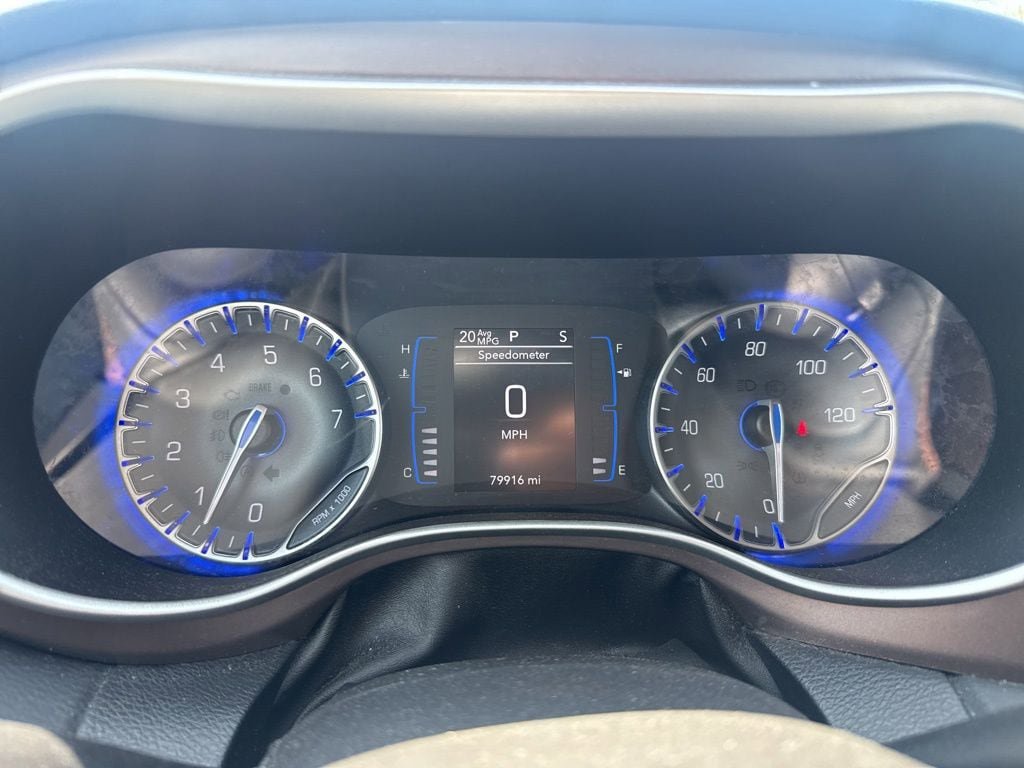 Used 2018 Chrysler Pacifica Touring-L FWD image 13