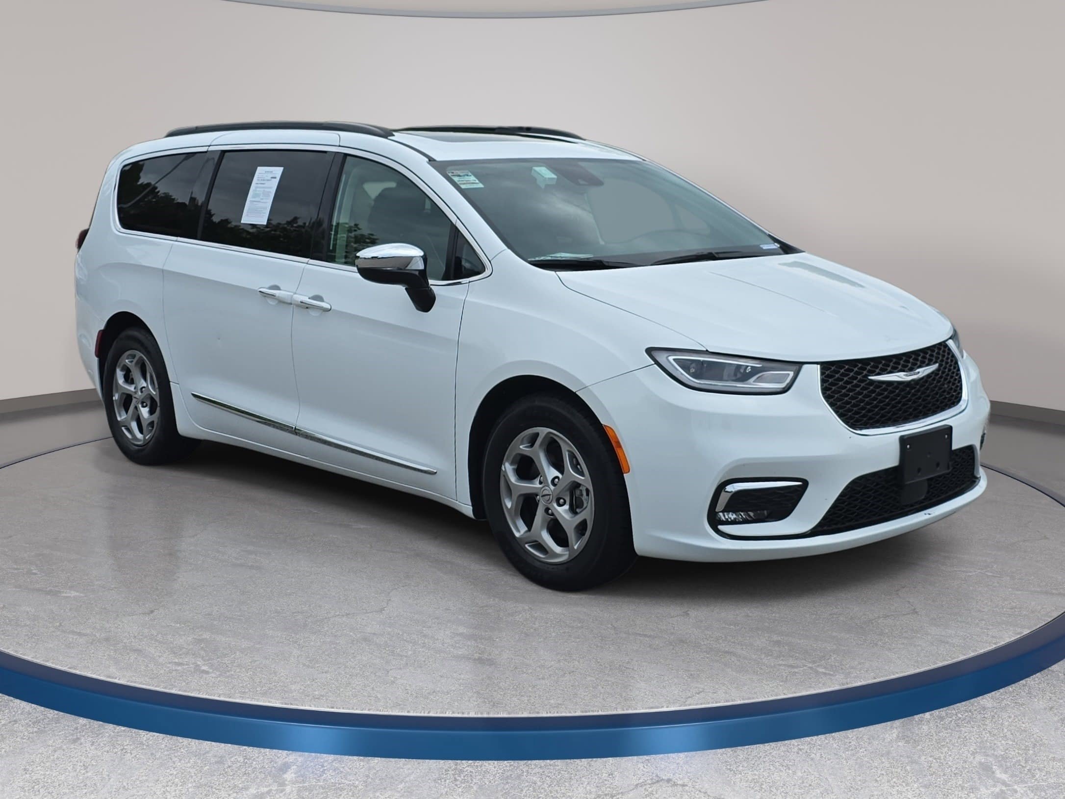 Used 2023 Chrysler Pacifica Limited FWD image 3