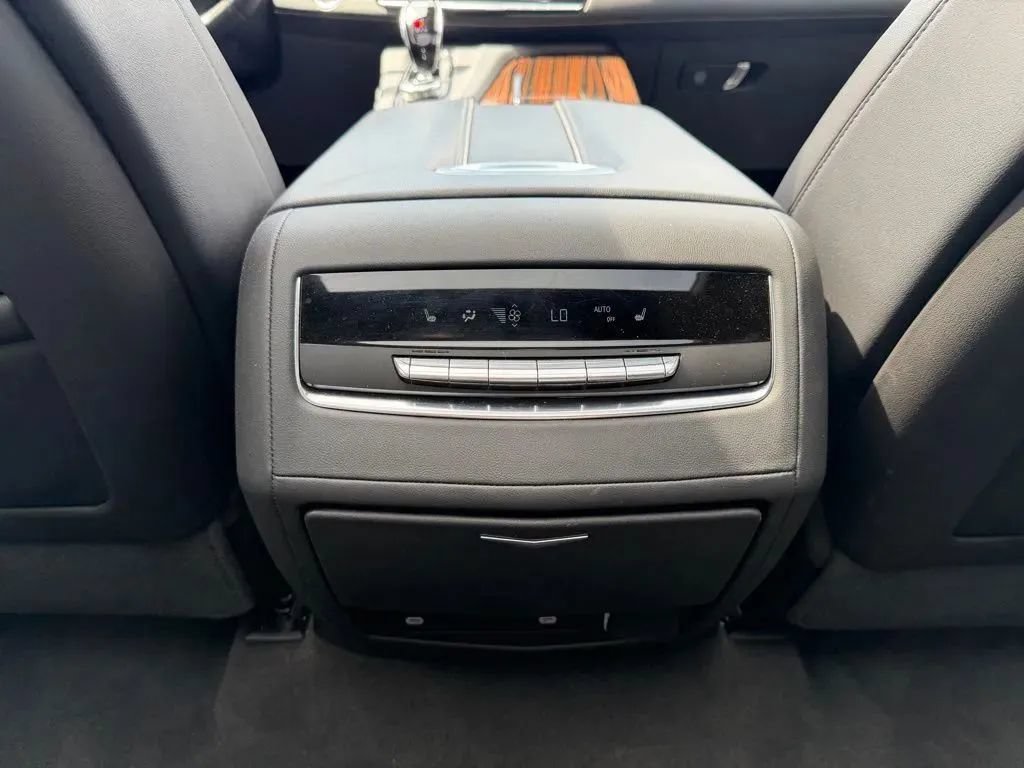 Used 2023 Cadillac Escalade Premium Luxury AWD/4WD image 29