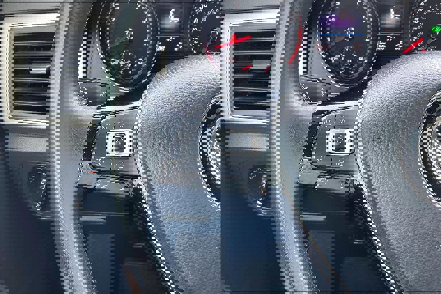 Used 2019 Volkswagen Atlas SE w/ Towing Package image 24