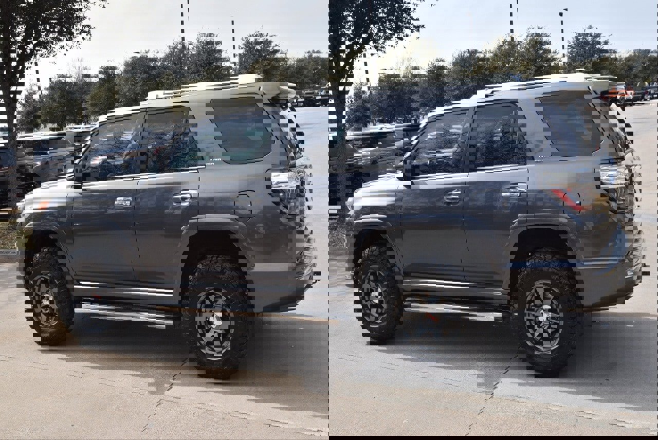 Used 2015 Toyota 4Runner Limited image 11