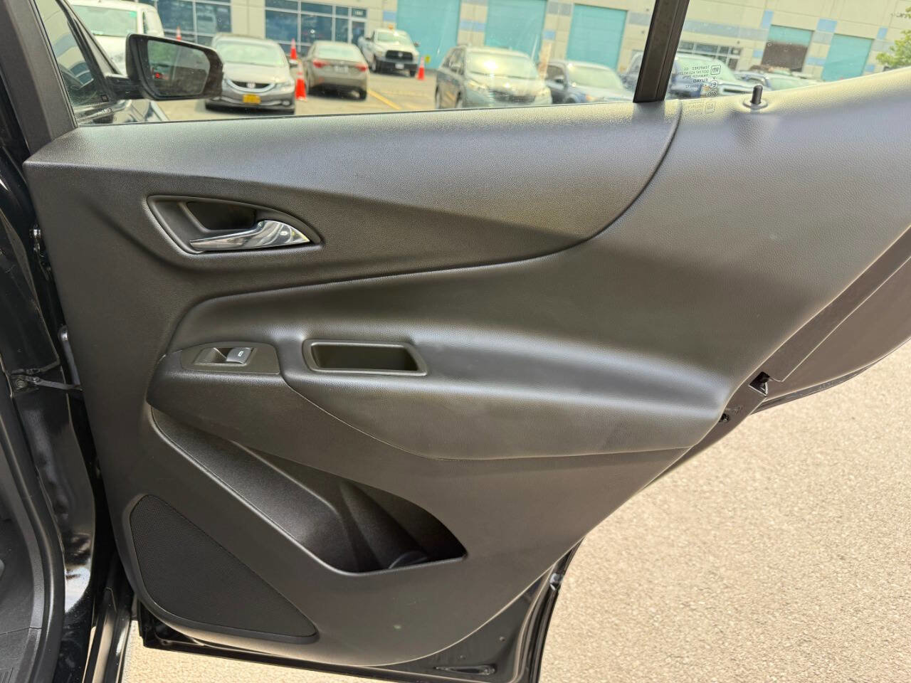 Used 2023 Chevrolet Equinox LT image 31