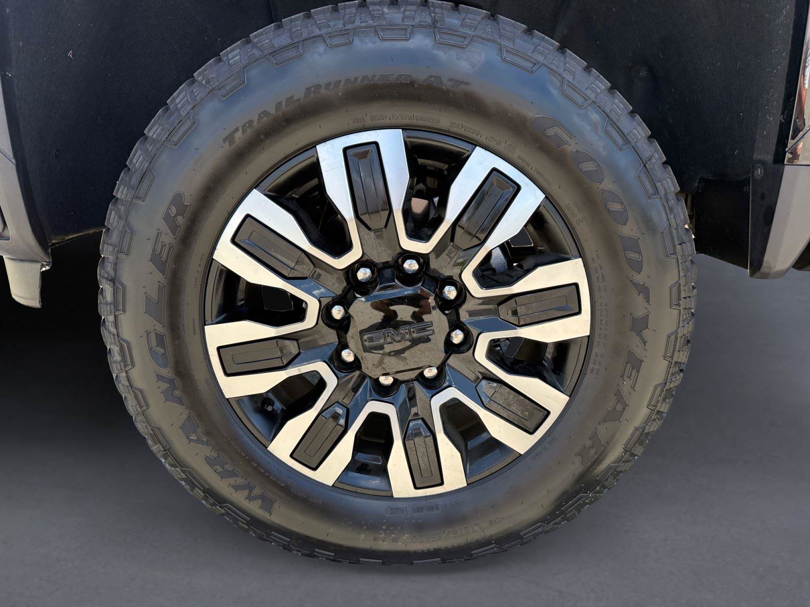 Used 2024 GMC Sierra 2500 Denali Ultimate AWD/4WD image 10