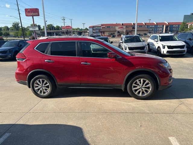 Used 2017 Nissan Rogue SV w/ SV Premium Package AWD/4WD image 6