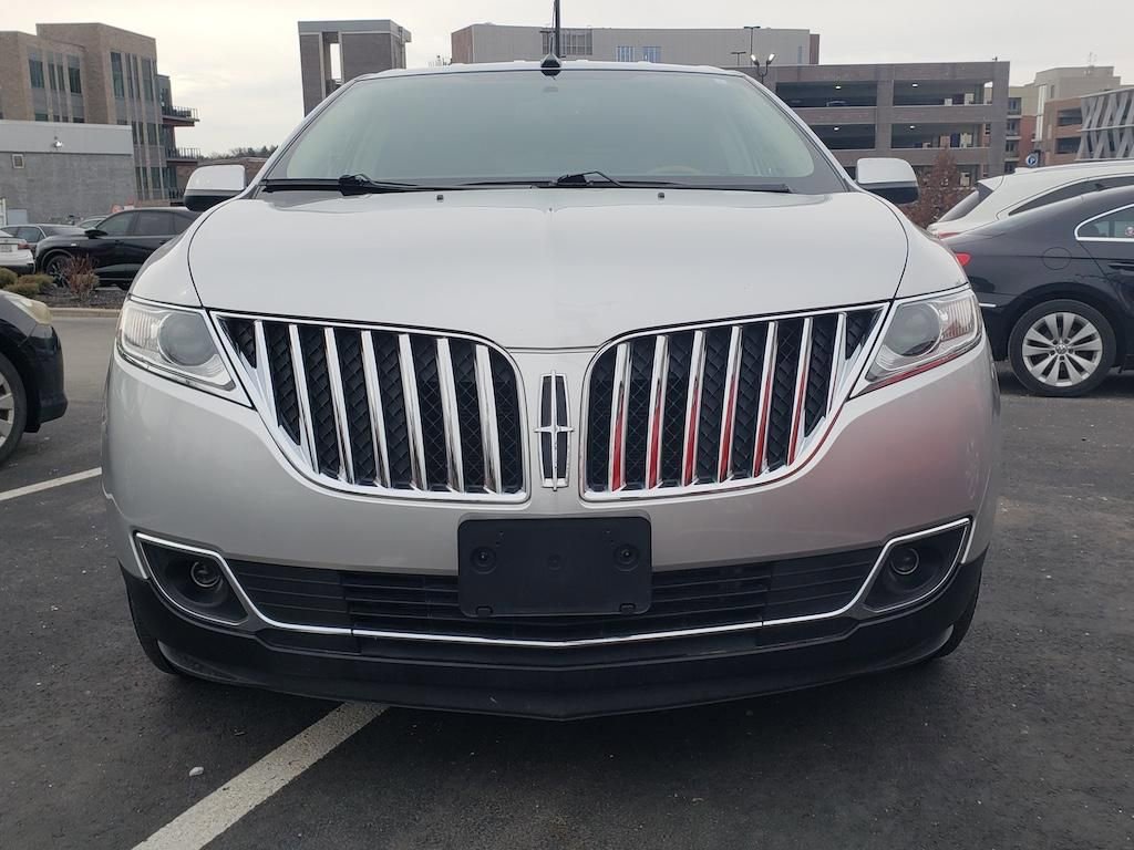 Used 2014 Lincoln MKX FWD w/ Walnut Swirl Wood Package image 2