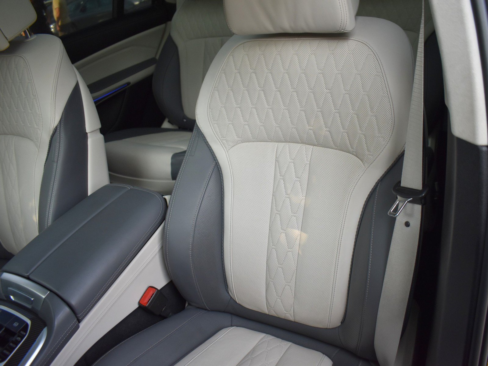Used 2023 BMW X7 M60i AWD/4WD image 30
