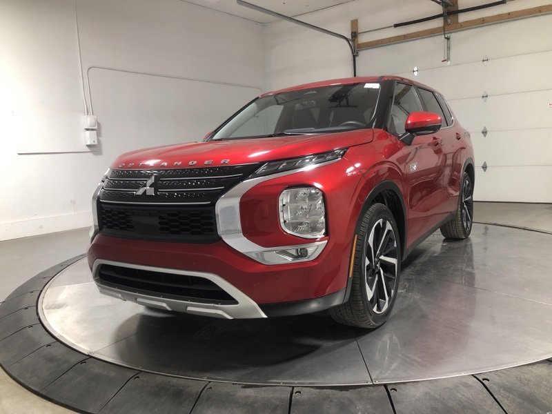 Used 2024 Mitsubishi Outlander SE image 3