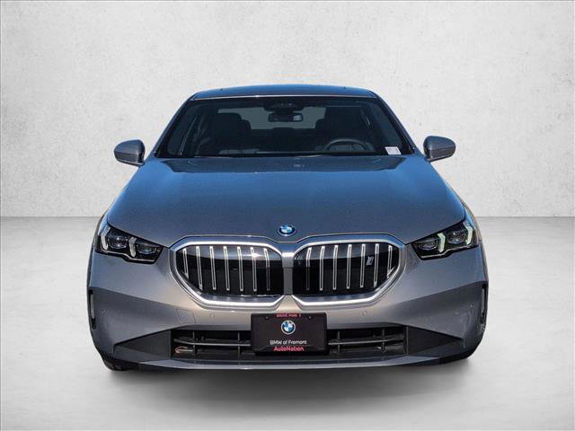 Used 2025 BMW i5 eDrive40i w/ Premium Package image 2