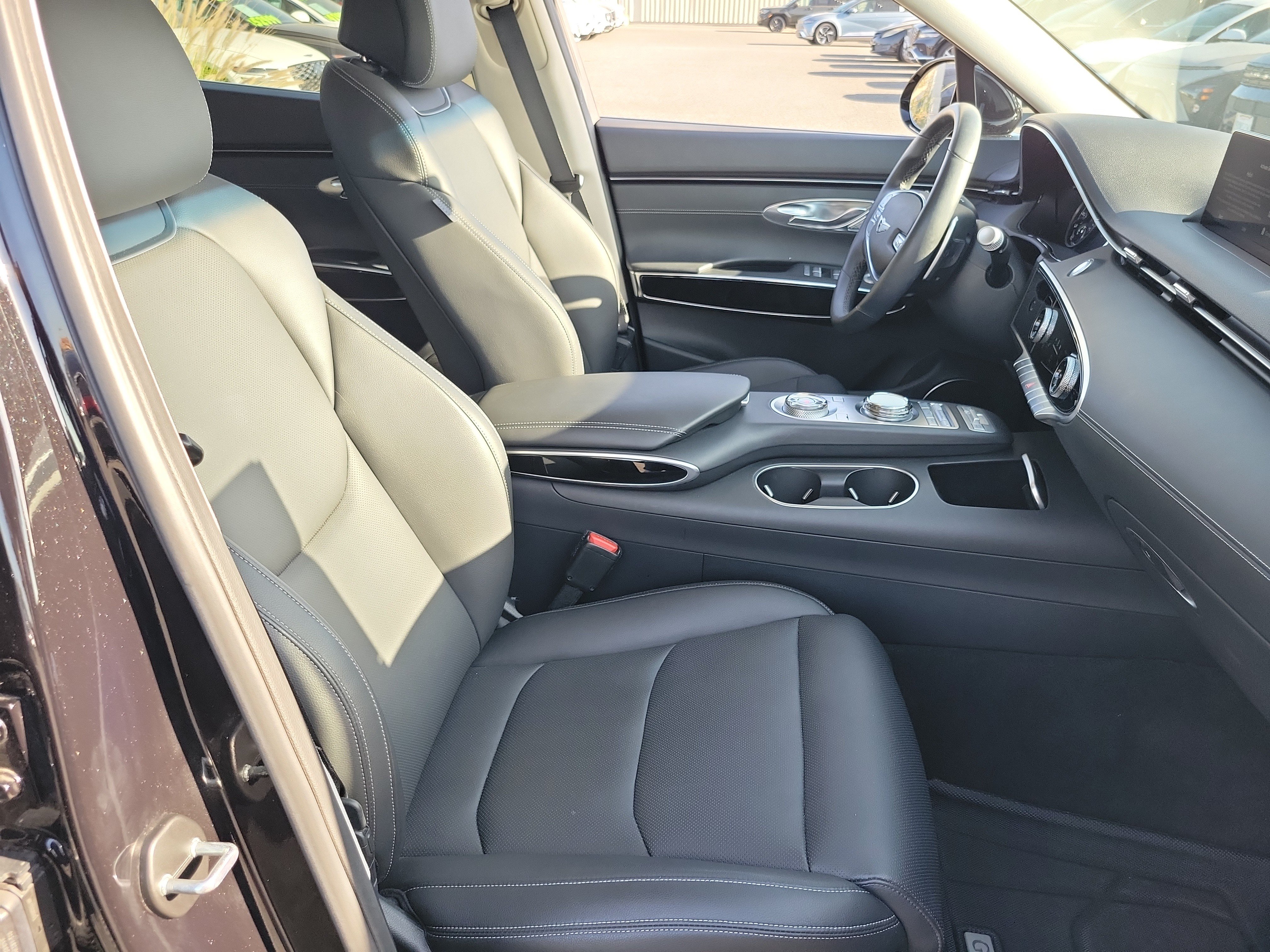 Certified 2024 Genesis GV70 2.5T w/ Cargo Package AWD/4WD image 19