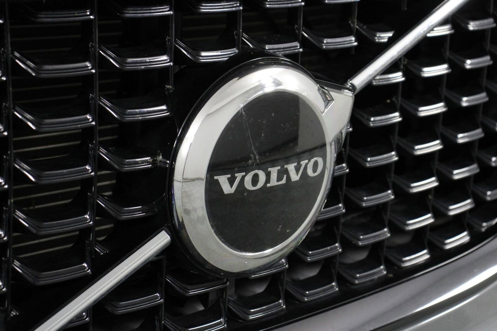 Certified 2025 Volvo XC60 B5 Core AWD/4WD image 27