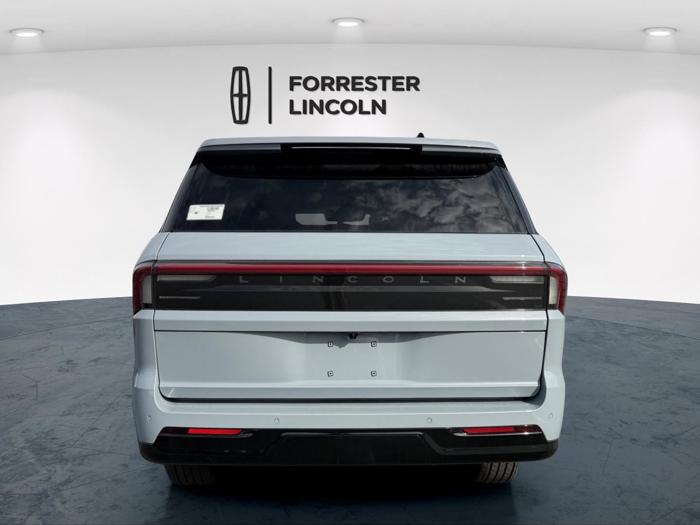 New 2026 Lincoln Navigator Reserve w/ Jet Appearance Package image 4