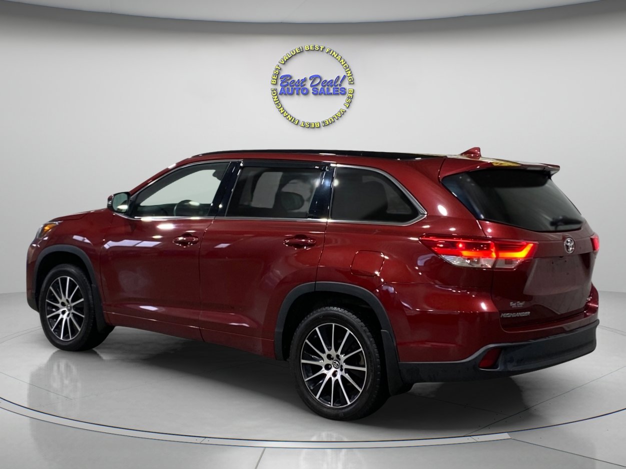 Used 2017 Toyota Highlander SE image 3