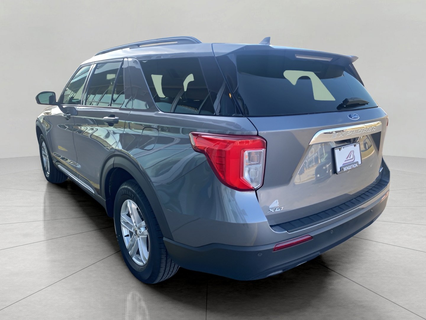 Used 2022 Ford Explorer XLT image 35