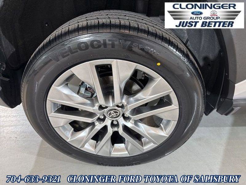 Used 2023 Toyota RAV4 XLE Premium image 17