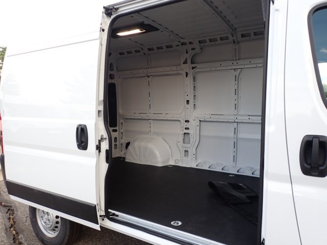 New 2026 RAM ProMaster 2500 w/ Convenience Group FWD image 8