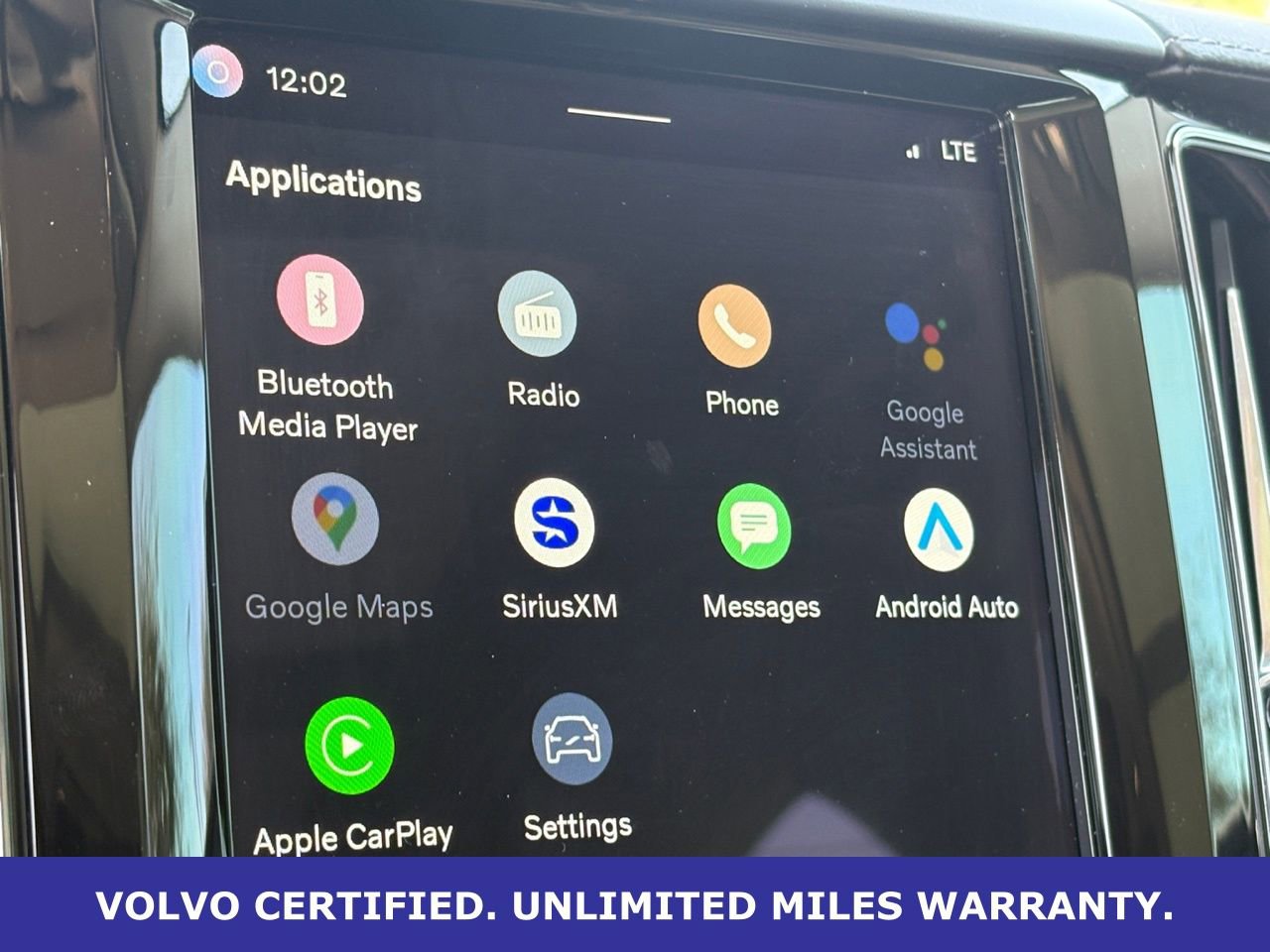 Certified 2023 Volvo XC60 B5 Ultimate w/ Climate Package image 25