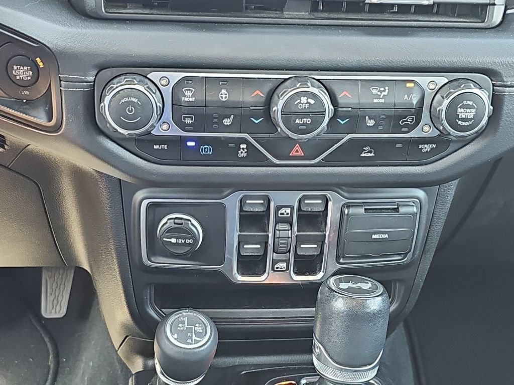 Used 2024 Jeep Wrangler Unlimited Sahara w/ Technology Group AWD/4WD image 7