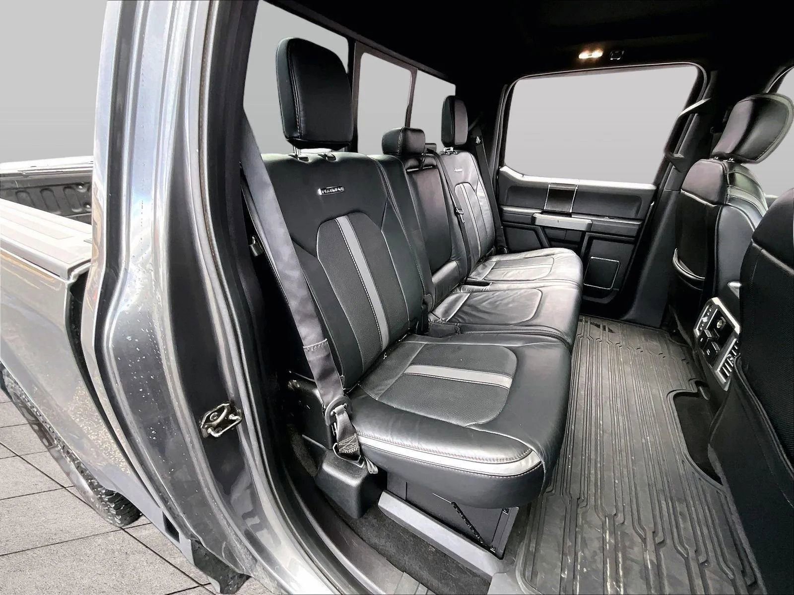 Used 2019 Ford F250 Platinum w/ Platinum Ultimate Package image 27