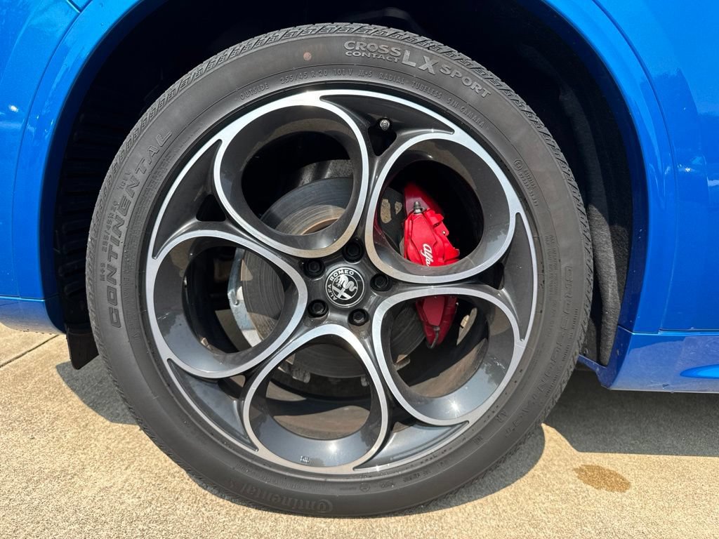 Used 2023 Alfa Romeo Stelvio Veloce AWD/4WD image 25