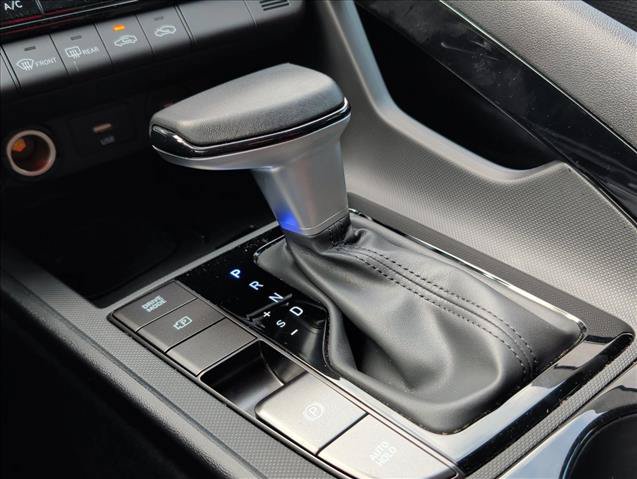 Used 2025 Hyundai Elantra SEL FWD image 18
