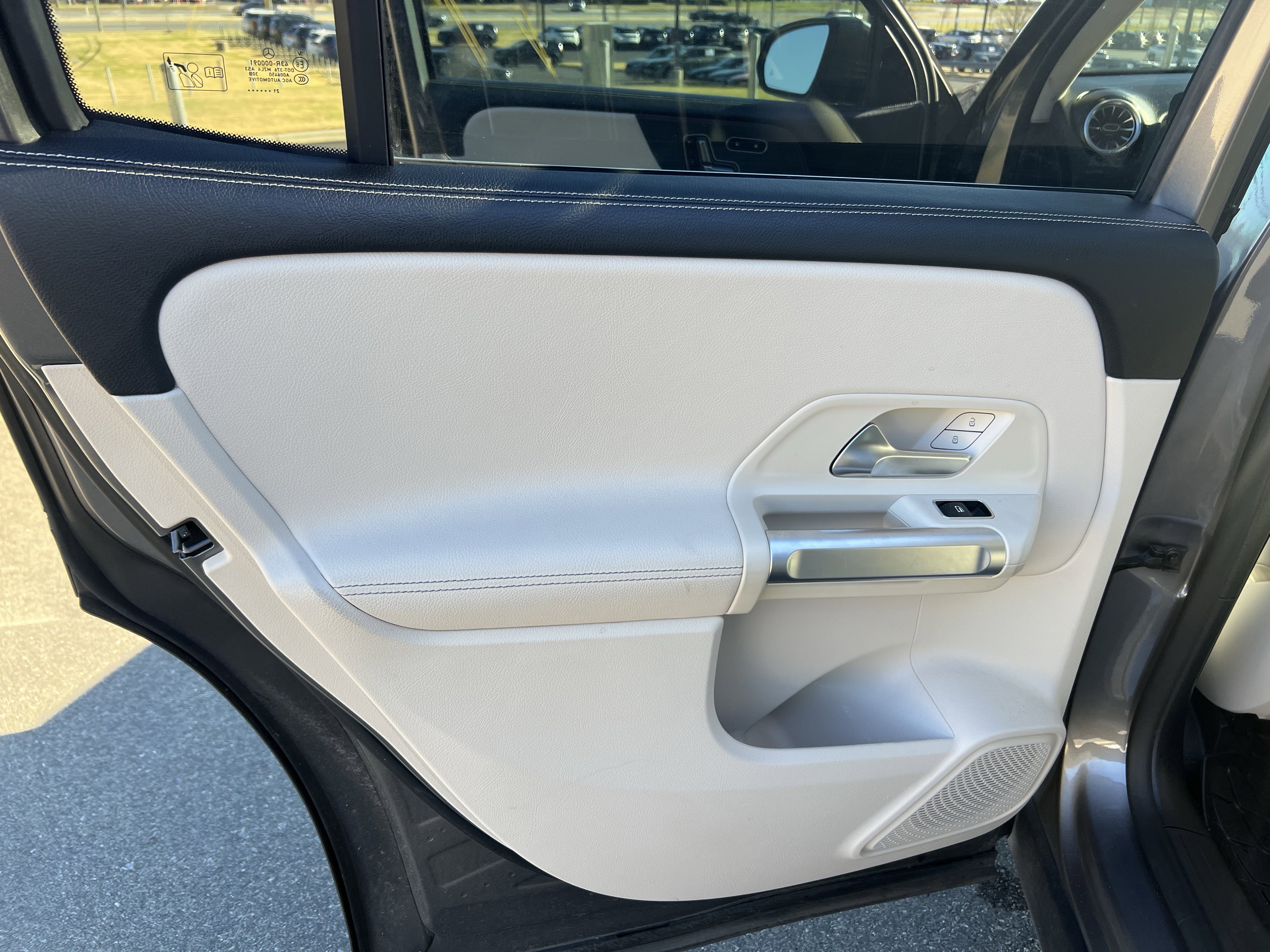 Used 2022 Mercedes-Benz GLB 250 image 26