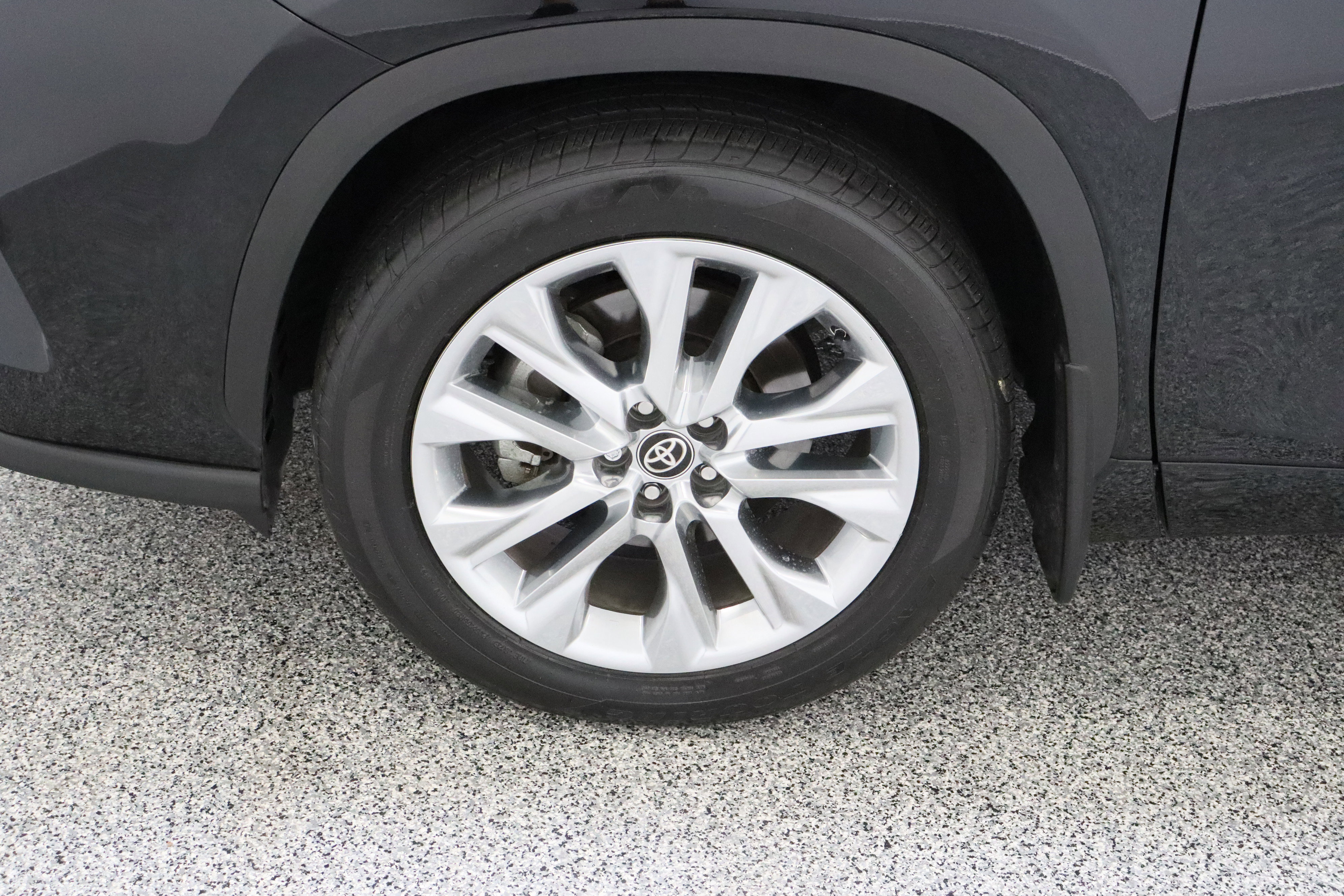 Used 2024 Toyota Highlander Limited AWD/4WD image 10