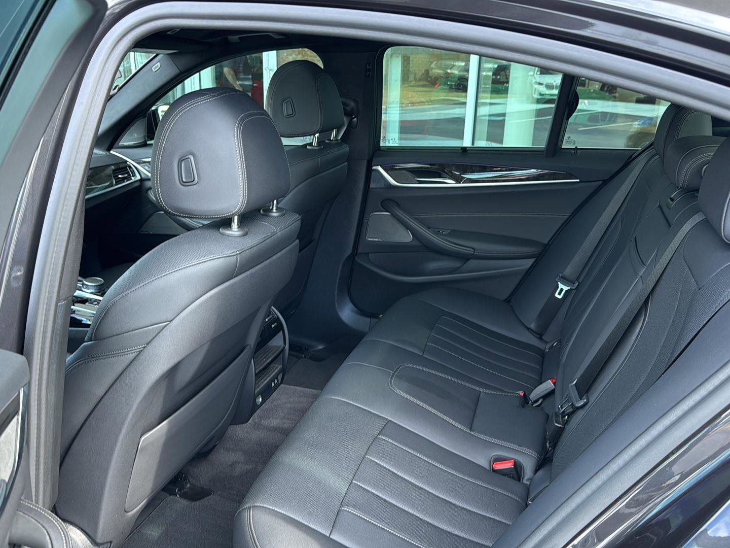 Used 2021 BMW 540i w/ M Sport Package RWD image 10