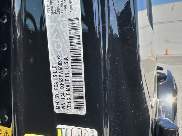 Used 2023 Jeep Wrangler Unlimited Sahara image 32