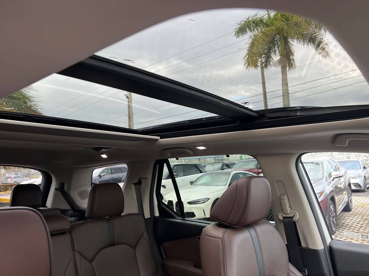 Used 2025 Honda Pilot Elite image 16