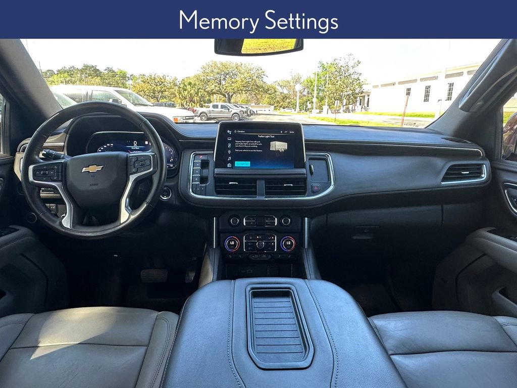 Used 2022 Chevrolet Suburban LT w/ Luxury Package image 12