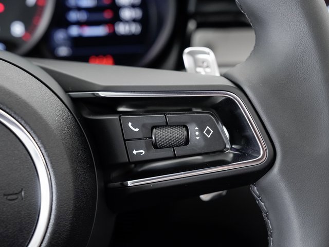 Certified 2025 Porsche Macan image 14