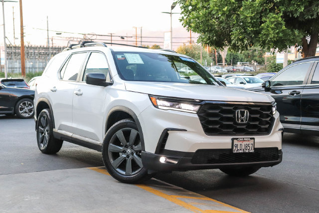 Used 2024 Honda Pilot Sport image 2
