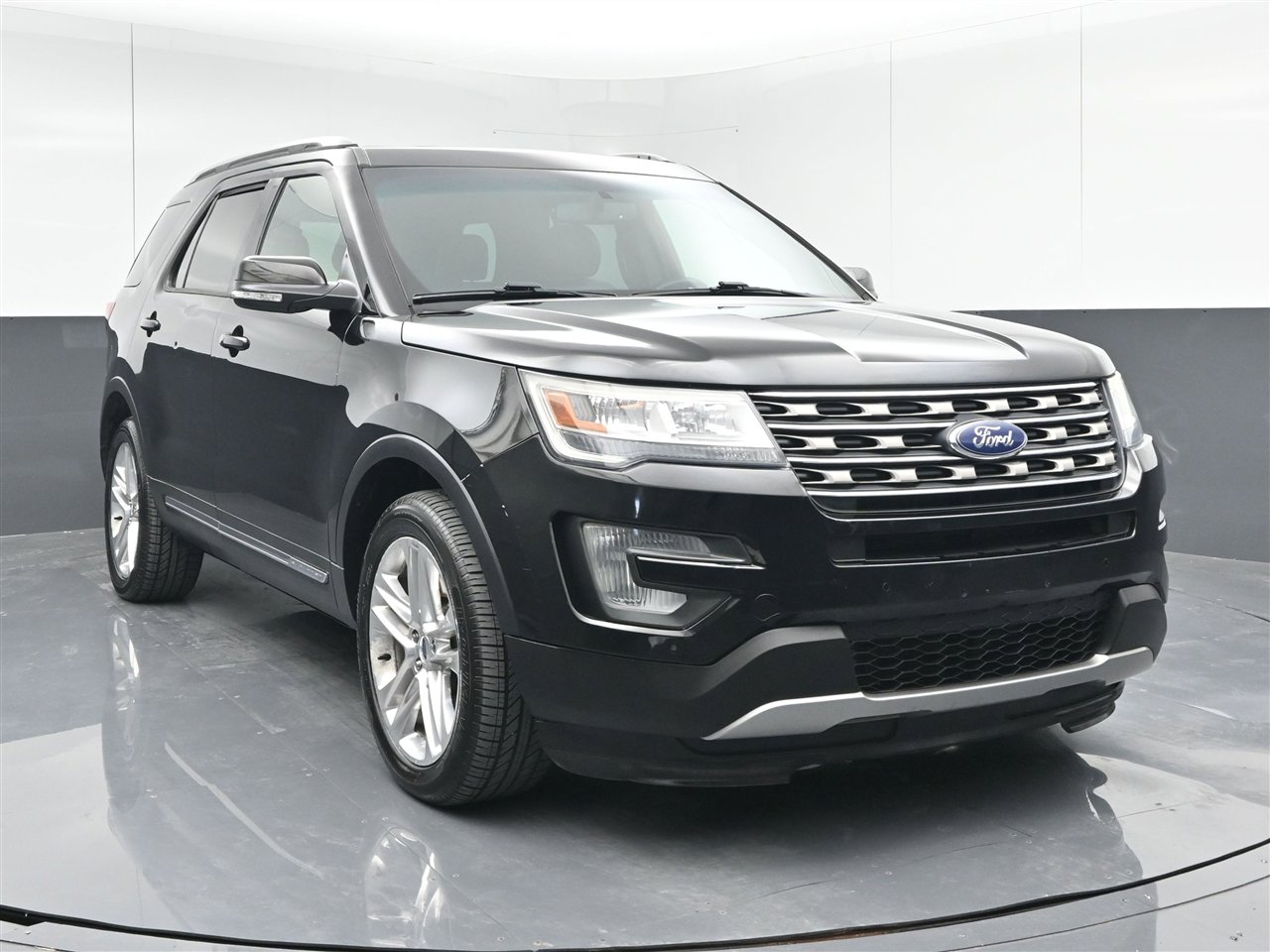 Used 2016 Ford Explorer XLT w/ Equipment Group 202A