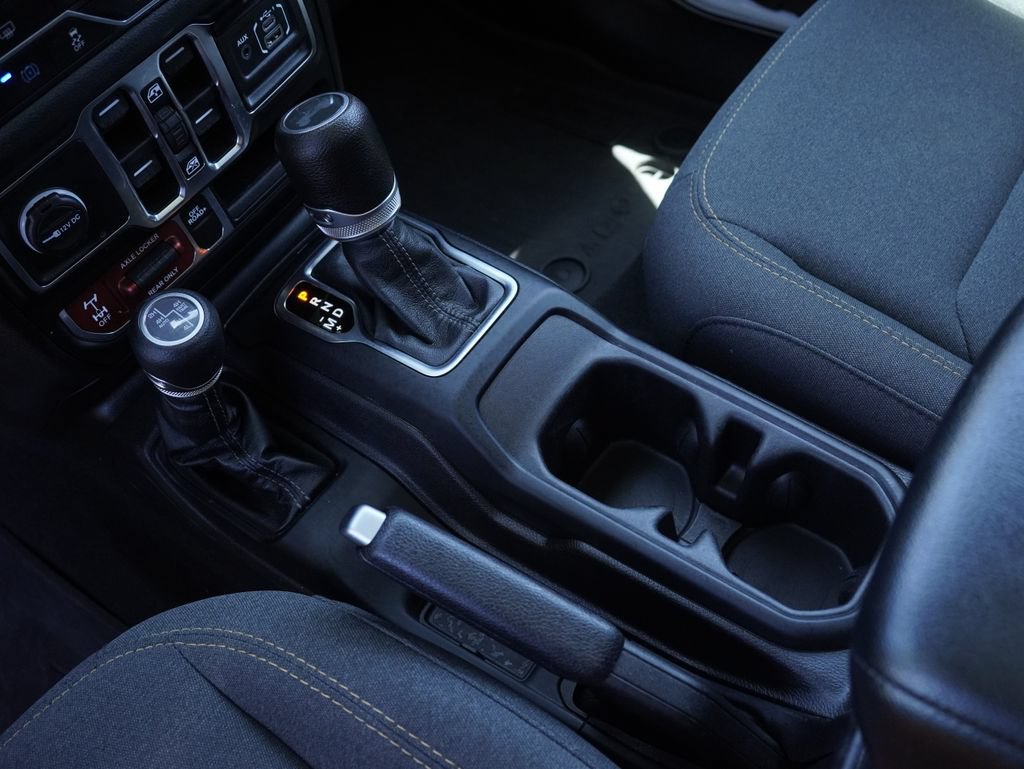 Used 2024 Jeep Wrangler Unlimited AWD/4WD image 28