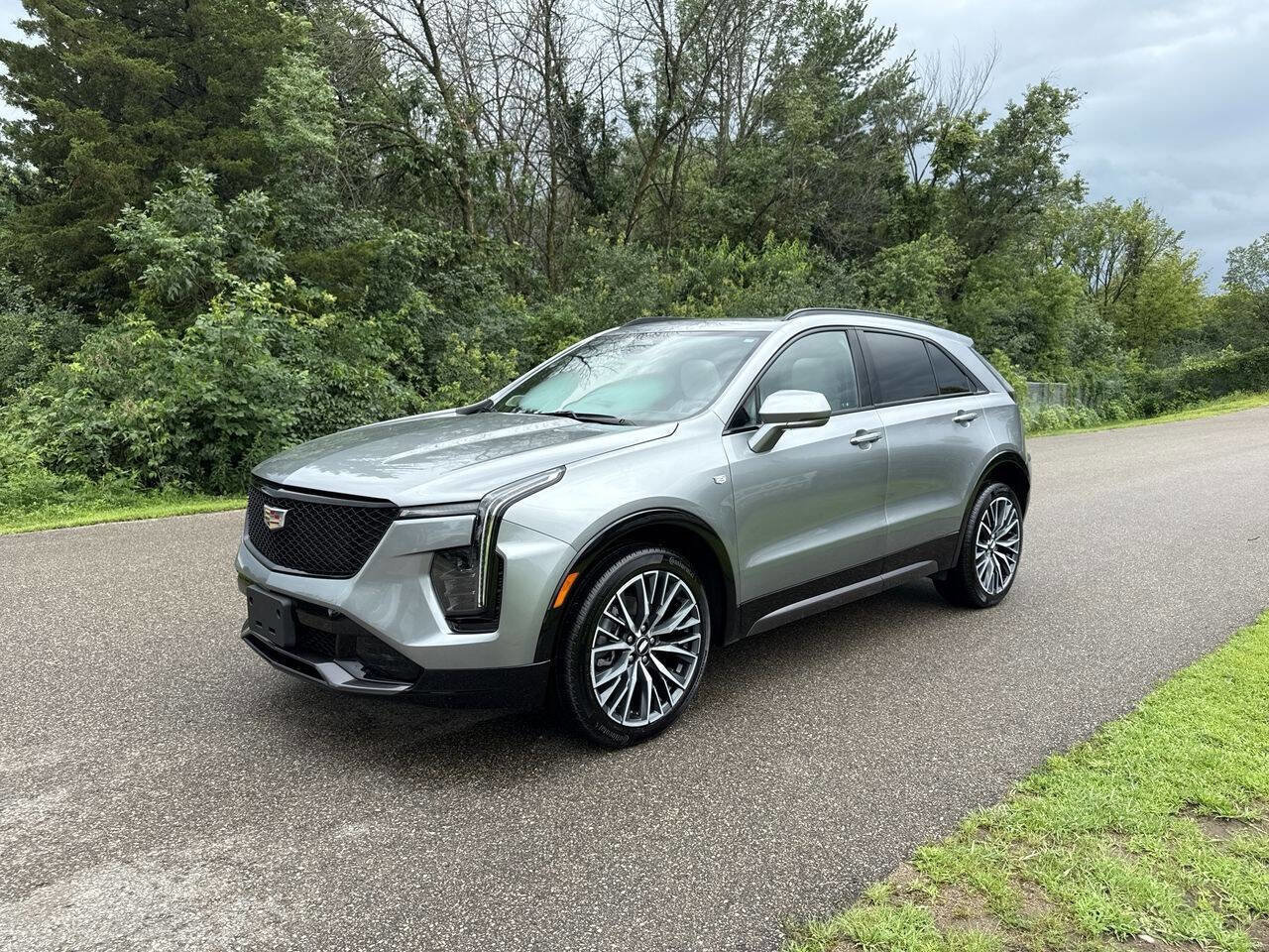 Used 2024 Cadillac XT4 Sport image 2