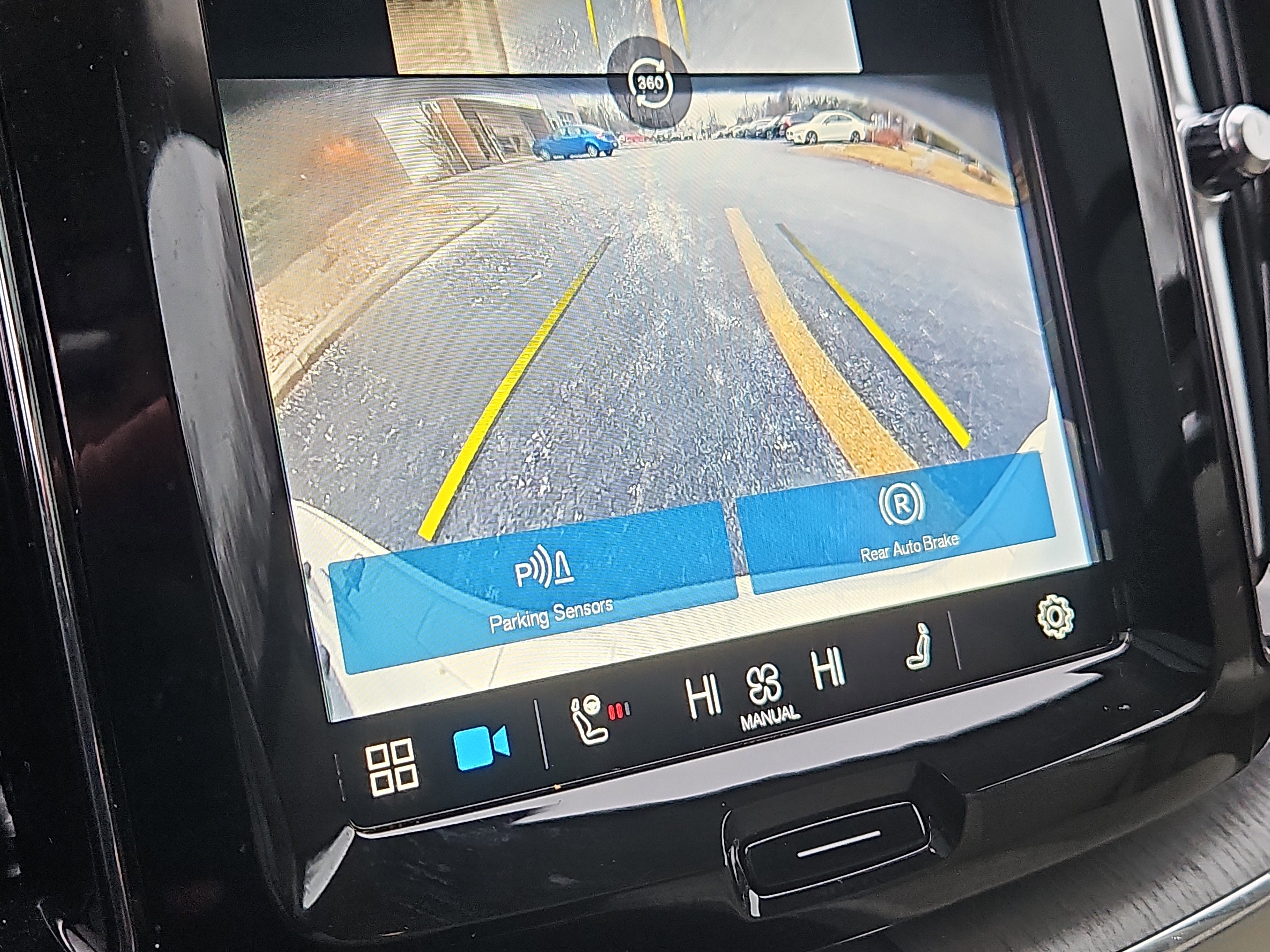 Used 2025 Volvo XC60 T8 Plus w/ Protection Package Premier image 9