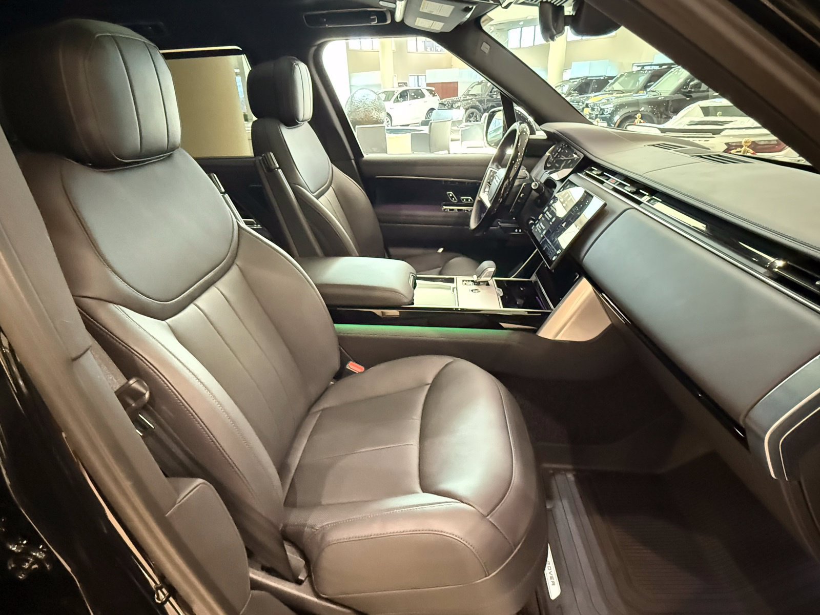 New 2025 Land Rover Range Rover Long Wheelbase SE AWD/4WD image 20