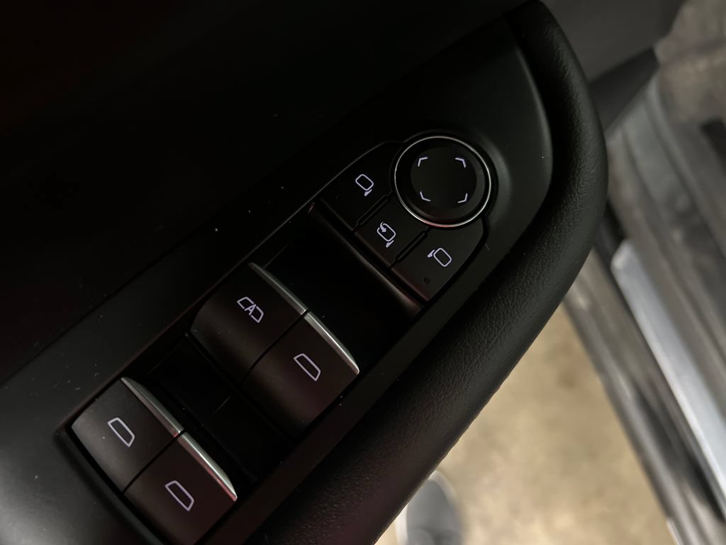 Certified 2025 Buick Enclave Avenir w/ Super Cruise Package AWD/4WD image 17