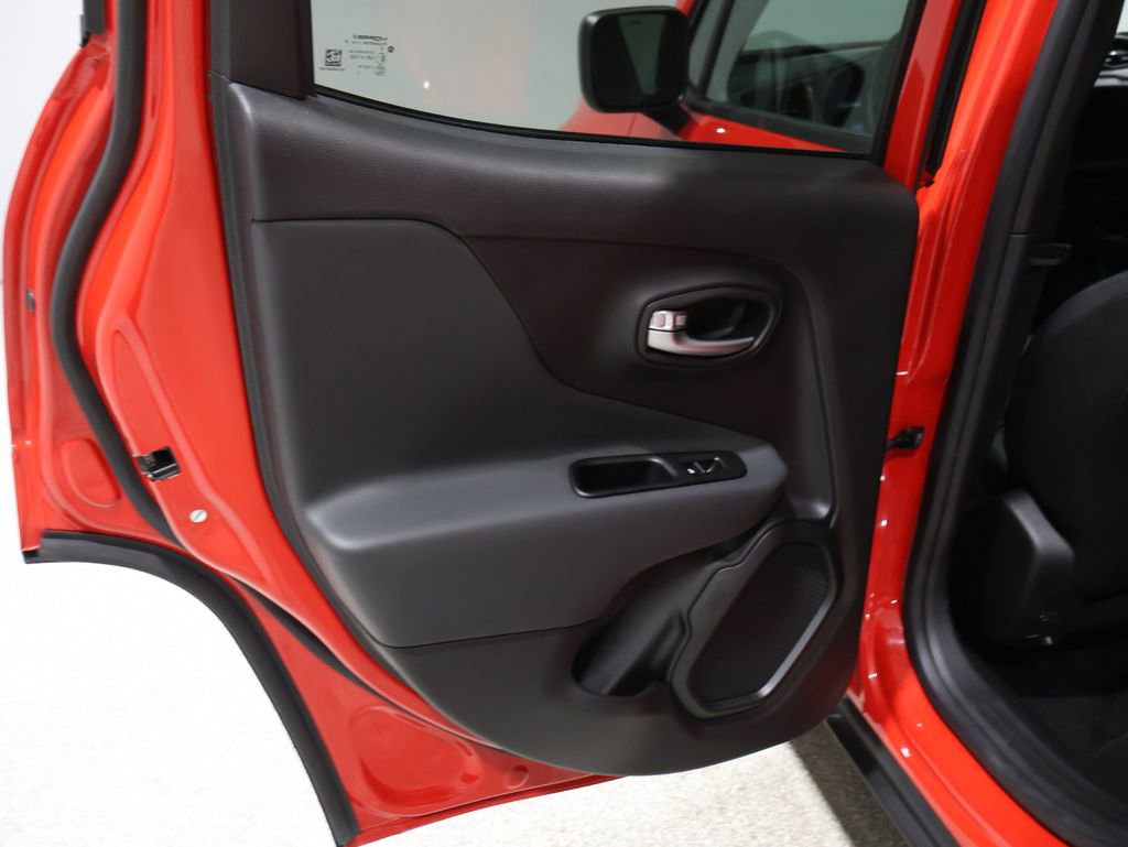 Used 2022 Jeep Renegade Latitude image 18