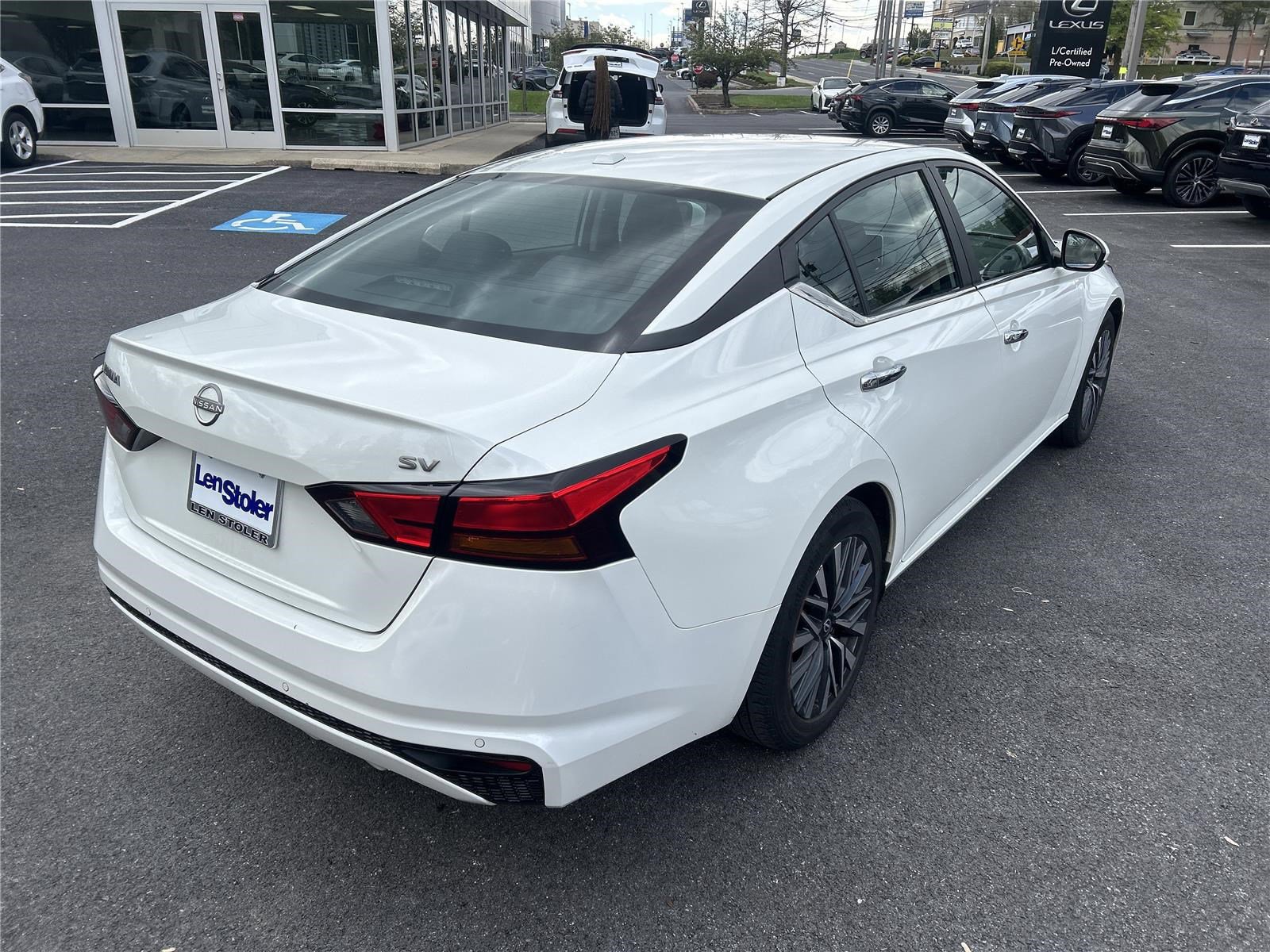 Used 2023 Nissan Altima 2.5 SV image 5