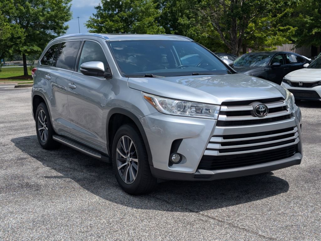 Used 2018 Toyota Highlander XLE image 3