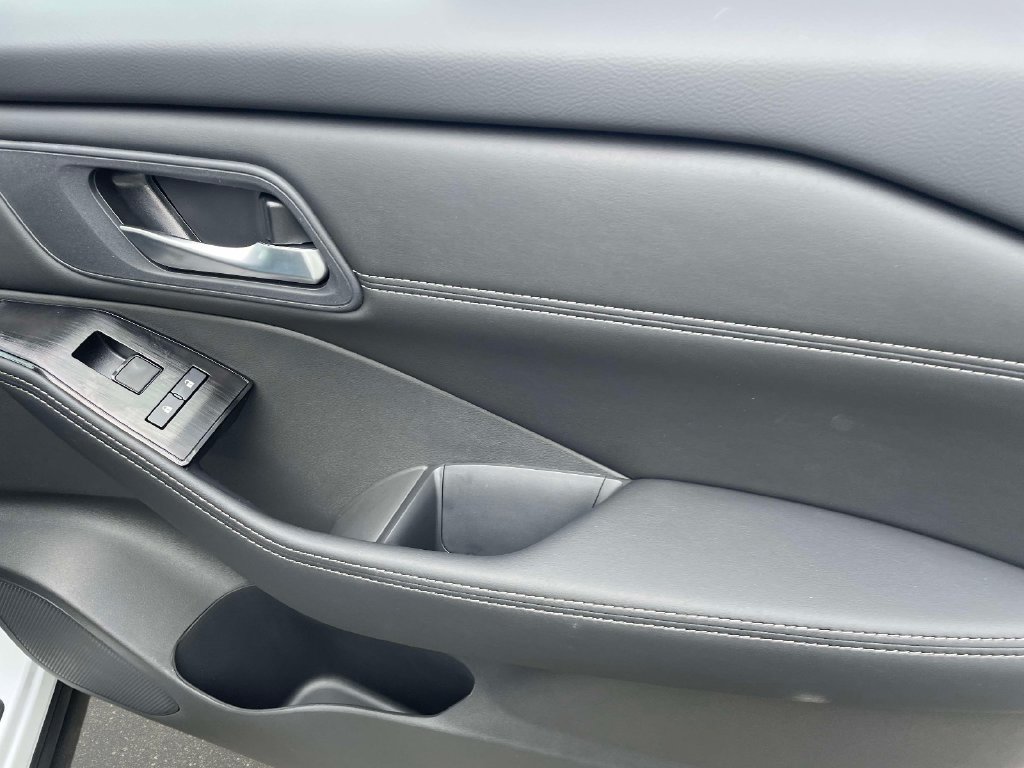 New 2027 Nissan Rogue Dark Armor FWD image 9
