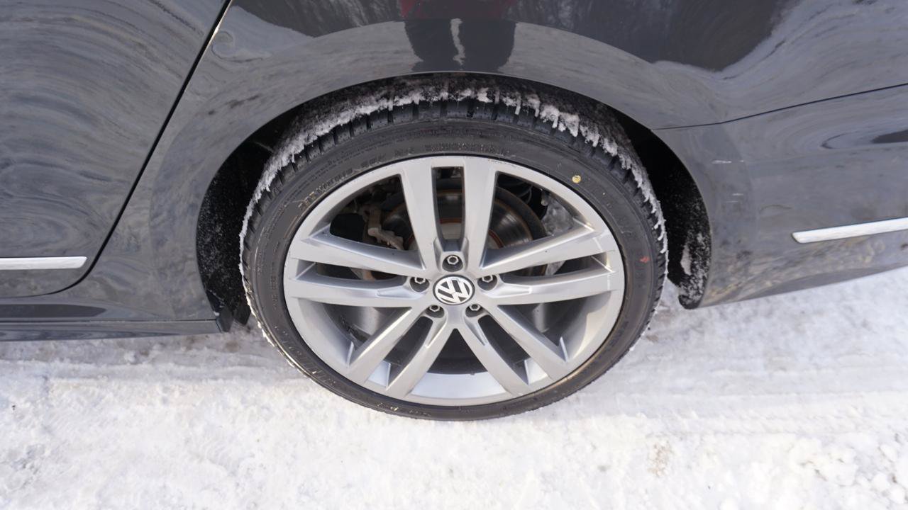 Used 2017 Volkswagen Passat 1.8T R-Line w/ R-Line Lighting Package FWD image 10