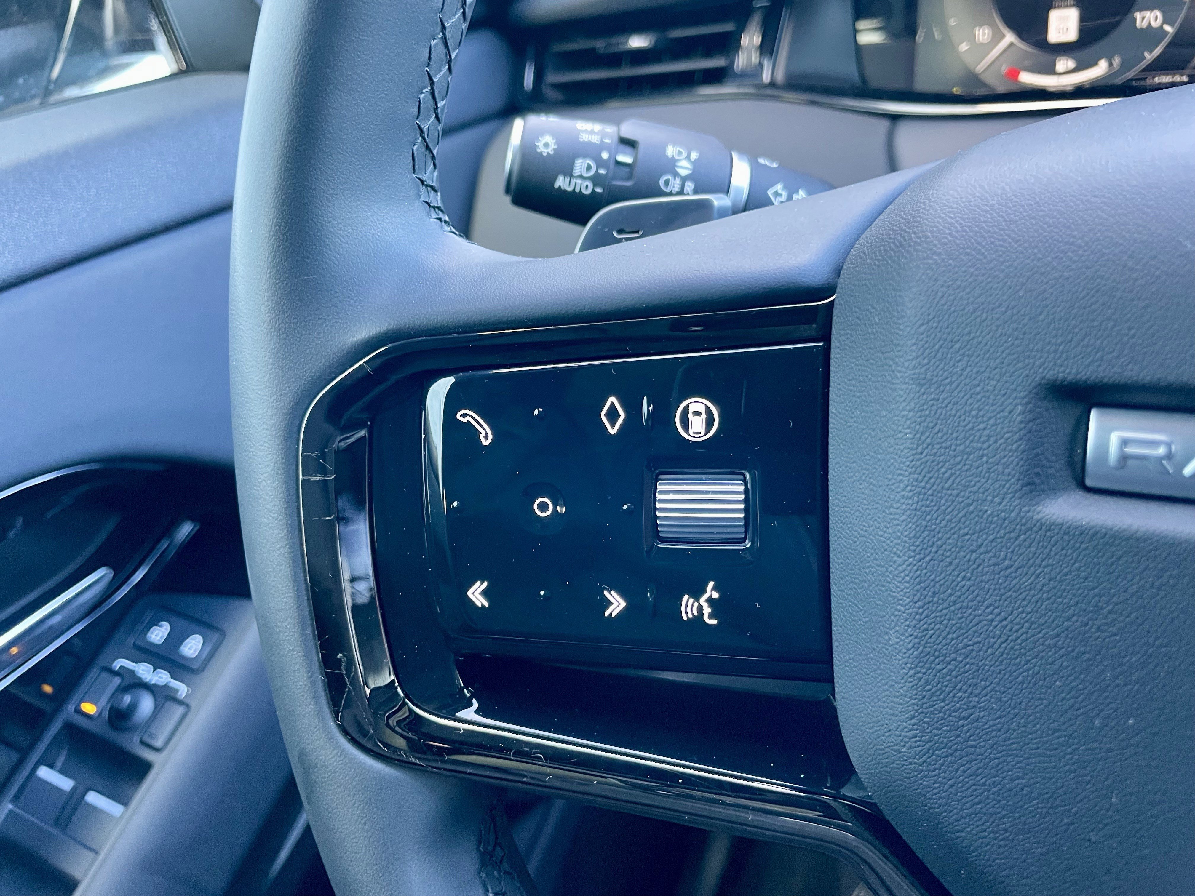 Certified 2024 Land Rover Range Rover Evoque Dynamic SE image 23