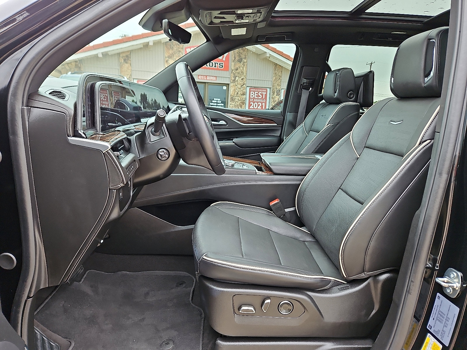 Used 2024 Cadillac Escalade Premium Luxury image 7