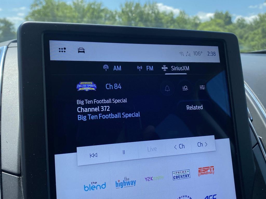 Used 2024 Ford Edge Titanium image 28