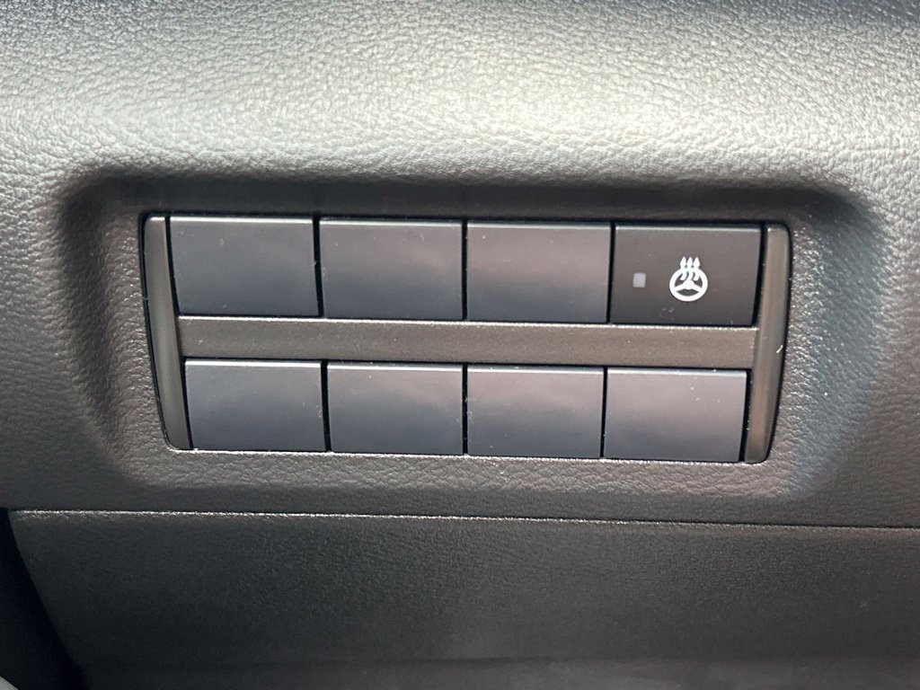 Certified 2024 Nissan Kicks SR w/ SR Premium Package FWD image 30